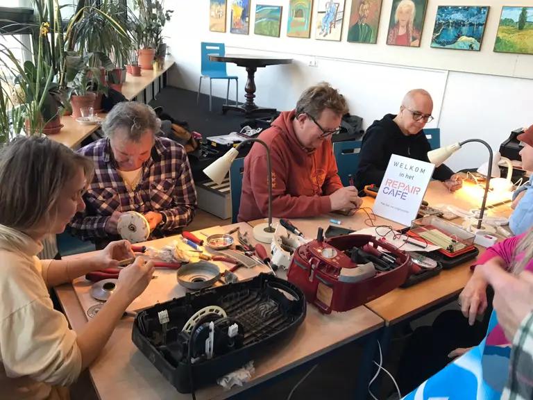 KONSEP BARU : " REPAIR CAFE"